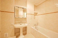 Dpt Yvelines (78), à louer VERSAILLES appartement T5 de 108,27 m²