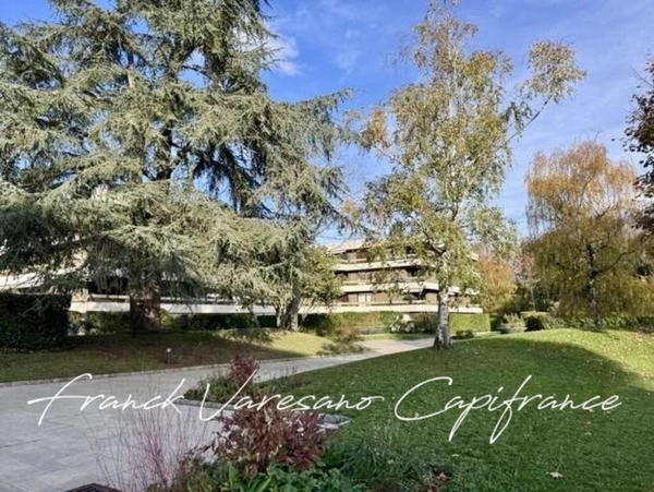Dpt Yvelines (78), à vendre NOISY LE ROI Résidence des Princes appartement T4 de 115 m²