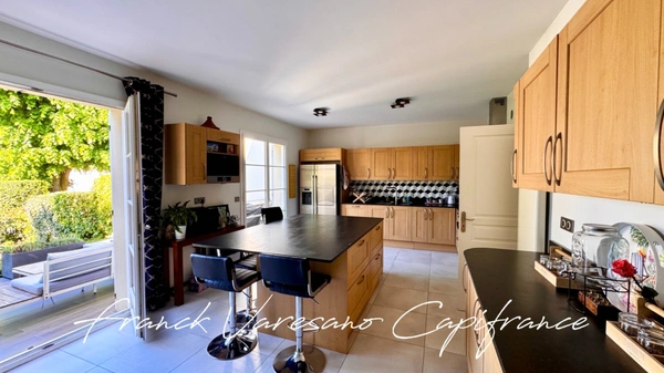 NOISY-LE-ROI VILLAGE – Maison Familiale 240 m² • 5 Chambres • Jardin Sud • Sous-Sol Total • Proche Tram 13
