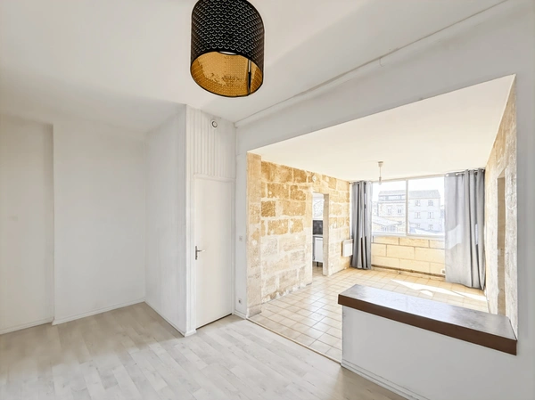 Idéal investisseur – Lumineux T1 bis de 49 m² – Bordeaux Capucins / Victoire