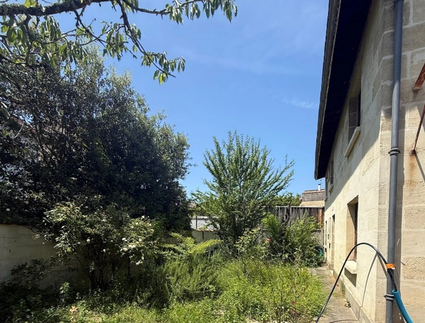 OPPORTUNITÉ RARE – MAISON DE 250 m² À RÉNOVER EN BORDURE DU PARC BORDELAIS