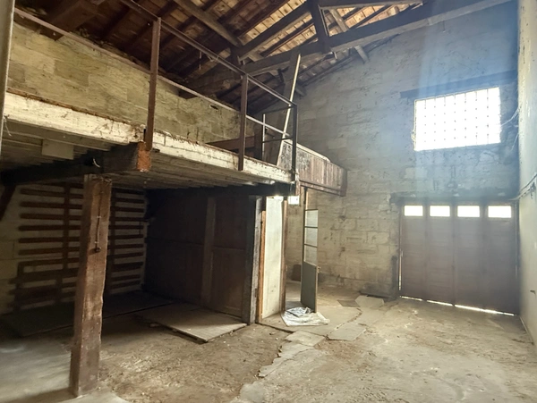OPPORTUNITÉ RARE – MAISON DE 250 m² À RÉNOVER EN BORDURE DU PARC BORDELAIS