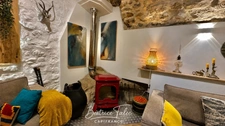 Maison en pierre de caractère au pied de la Sainte-Victoire : 3 chambres, terrasse, solarium – Provence, Bouches-du-Rhône.