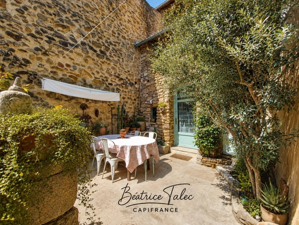 Maison en pierre de caractère au pied de la Sainte-Victoire : 3 chambres, terrasse, solarium – Provence, Bouches-du-Rhône.
