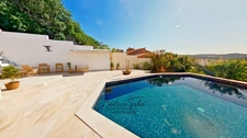 Villa contemporaine récente d’exception – Piscine à débordement, vue panoramique, calme et proximité du port, des p6lages – VAR Le Lavandou, quartier résidentiel prisé