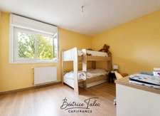 Like a house! Contemporary 4-room apartment with a private 530 m² garden and parking, in an Aix-en-Provence residential complex.