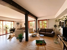Like a house! Contemporary 4-room apartment with a private 530 m² garden and parking, in an Aix-en-Provence residential complex.