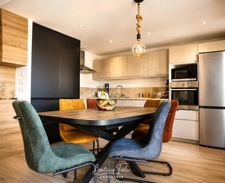Like a house! Contemporary 4-room apartment with a private 530 m² garden and parking, in an Aix-en-Provence residential complex.