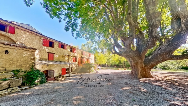 ANCIEN MOULIN XIXᵉ rénové – Parc 1,3 ha, rivière, source naturelle & 4 gîtes - Provence Forcalquier, 