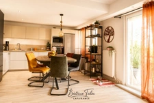 Like a house! Contemporary 4-room apartment with a private 530 m² garden and parking, in an Aix-en-Provence residential complex.