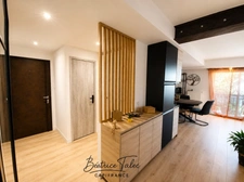 Like a house! Contemporary 4-room apartment with a private 530 m² garden and parking, in an Aix-en-Provence residential complex.