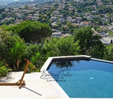 Villa contemporaine récente d’exception – Piscine à débordement, vue panoramique, calme et proximité du port, des p6lages – VAR Le Lavandou, quartier résidentiel prisé