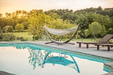Maison de caractère avec piscine 5 pièces au cœur des vignes, double garage, 6000m2 terrain plat arboré, magnifique vue dans un environnement calme et privilégié, 20 minutes d’Aix-en-Provence.
