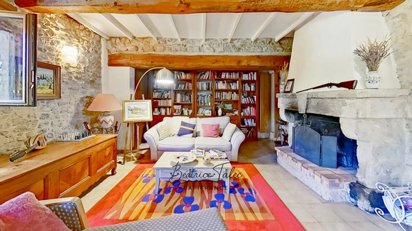 ANCIEN MOULIN XIXᵉ rénové – Parc 1,3 ha, rivière, source naturelle & 4 gîtes - Provence 