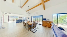 Villa contemporaine récente d’exception – Piscine à débordement, vue panoramique, calme et proximité du port, des p6lages – VAR Le Lavandou, quartier résidentiel prisé