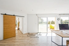 Maison de caractère avec piscine 5 pièces au cœur des vignes, double garage, 6000m2 terrain plat arboré, magnifique vue dans un environnement calme et privilégié, 20 minutes d’Aix-en-Provence.