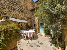 Character stone house at the foot of Sainte-Victoire: 3 bedrooms, terrace, solarium – Provence, Bouches-du-Rhône.