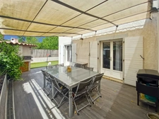 Maison T4 98m2, jardin, terrasse, 3 chambres, parkings, 10 minutes d'aix-en-provence. Quartier calme et recherché au pied de la Sainte-Victoire. Bouches du Rhône.
