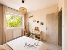Like a house! Contemporary 4-room apartment with a private 530 m² garden and parking, in an Aix-en-Provence residential complex.