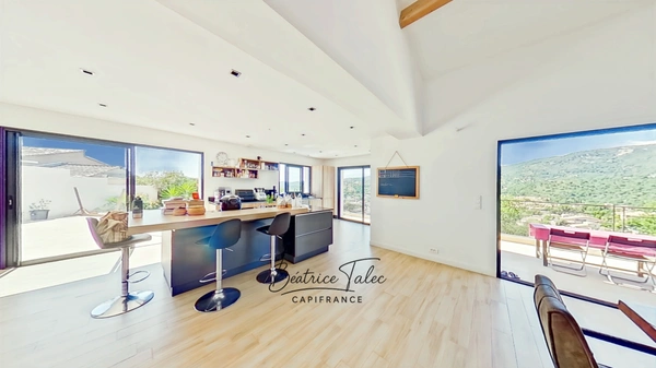 Villa contemporaine récente d’exception – Piscine à débordement, vue panoramique, calme et proximité du port, des p6lages – VAR Le Lavandou, quartier résidentiel prisé
