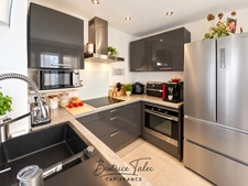 Maison récente – 98 m² – 3 chambres + grand bureau – Terrasse & jardin – DPEB 10 minutes d'aix-en-provence. Quartier calme et recherché au pied de la Sainte-Victoi6re. Bouches du Rhône.