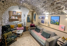 Maison en pierre de caractère au pied de la Sainte-Victoire : 3 chambres, terrasse, solarium – Provence, Bouches-du-Rhône.