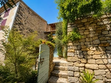 Maison en pierre de caractère au pied de la Sainte-Victoire : 3 chambres, terrasse, solarium – Provence, Bouches-du-Rhône.