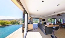 LE LAVANDOU —6 VILLA T4 CONTEMPORAINE & PROVENÇALE — Magnifique VUE PANORAMIQUE — PISCINE — QUARTIER CALME RÉSIDENTIEL PRISÉ LES HAUTS DU LAVANDOU 1 135 000 € — 190 m² — Terrain 660 m² — DPE A
