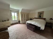 Prestigious Stone Property | 8 Rooms | Landscaped Park | Independent 1-Bedroom Apartment 