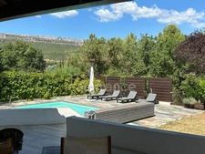 Maison / villa à vendre 5 pièces  - 194 m2 - 15 MN CENTRE D'AIX EN PROVENCE A CHATEAUNEUF LE ROUGE (13)