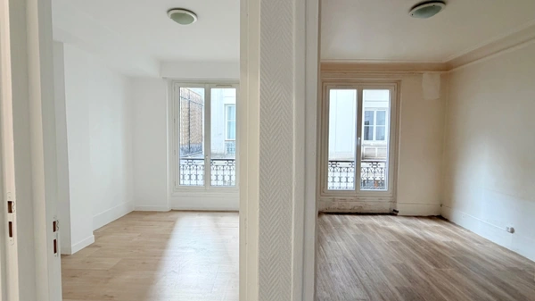 2 pièces PARIS 11 rue Camille Crespin du Gast