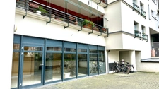 Local PARIS 19ème RDC avec grande réserve pour une surface totale de 115 m2 Carrez, place de parking, quai de déchargement