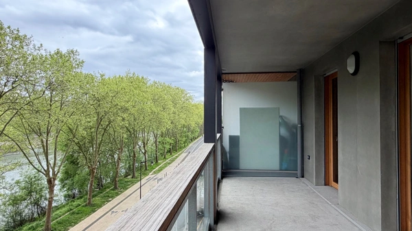 Deux pièces 68 m2 Quai du Châtelier L'ILE SAINT DENIS 