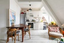 Appartement dernier étage, 2 pièces, Eglise des Batignolles