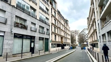Local PARIS 19ème RDC avec grande réserve pour une surface totale de 115 m2 Carrez, place de parking, quai de déchargement