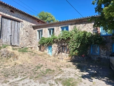 Sérénité et authenticité à l’entrée d’un hameau : un bien plein de potentiel SAINT DIDIER EN VELAY (43)
