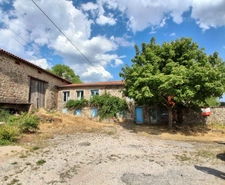 Sérénité et authenticité à l’entrée d’un hameau : un bien plein de potentiel SAINT DIDIER EN VELAY (43)