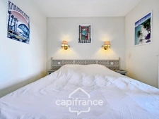Domaine de Pont royal, BEAUTIFUL APARTMENT of 56.7 m2 top floor, terrace with unobstructed view, swimming pool in residence.