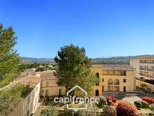 Domaine de Pont royal, BEL APPARTEMENT de 57 m2 1er étage avec ascenseur ,  deux chambres, terrasse vue dégagée, piscine en résidence.