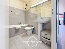 Appartement 2 pièces situé à Saint-Raphael ,45m2 ,2ème étage avec place de parking et cave privative 