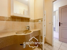 Domaine de Pont royal, BEAUTIFUL APARTMENT of 56.7 m2 top floor, terrace with unobstructed view, swimming pool in residence.