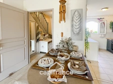 DOMAINE DE PONT ROYAL – FAMILY HOME with 80 m2 of living space, 3 bedrooms, 1 bathroom, 1 shower room, garden, covered terrace, residential swimming pool, private parking space 