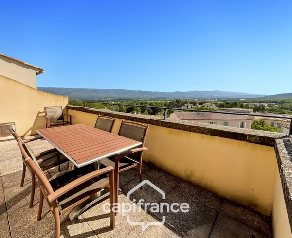 Domaine de Pont ROYAL entre CIEL & LUBERON  appartement soigné de 40 m2 dernier étage vue panoramique avec terrasse secteur et piscine résidentielle