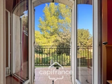 DOMAINE de PONT ROYAL, rental investment of a charming 45 m2 family bastidon, renovated and maintained, on one floor, comprising 2 bedrooms, garden and parking space