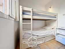 appartement REZ de JARDIN,résidence du lac, 31 m2, chambre ouverte, grande salle de douche, rangements, cave collective. 