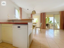 Domaine de Pont royal, spacieux et lumineux appartement de 41 m2,belle vue, localisé en angle, une chambre,  grande loggia terrasse, place de parking  sous la résidence 