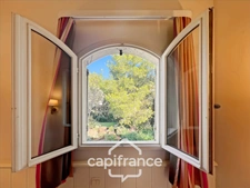 DOMAINE de PONT ROYAL, rental investment of a charming 45 m2 family bastidon, renovated and maintained, on one floor, comprising 2 bedrooms, garden and parking space