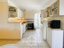 Domaine de Pont royal, BEAUTIFUL APARTMENT of 56.7 m2 top floor, terrace with unobstructed view, swimming pool in residence.