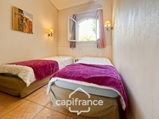 DOMAINE de PONT ROYAL, rental investment of a charming 45 m2 family bastidon, renovated and maintained, on one floor, comprising 2 bedrooms, garden and parking space