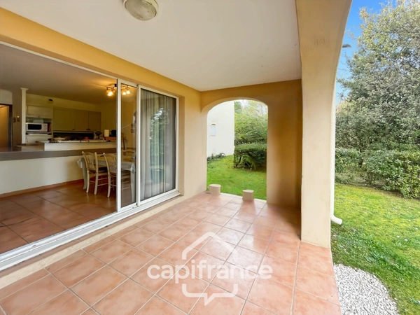 Domaine et golf de Pont Royal, appartement rare en angle et en rez-de-jardin de 42 m2 , 1 chambre double et une chambre lits supperposés , place de stationnement